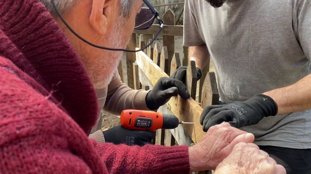 riparazione in corso di un legno fai da te